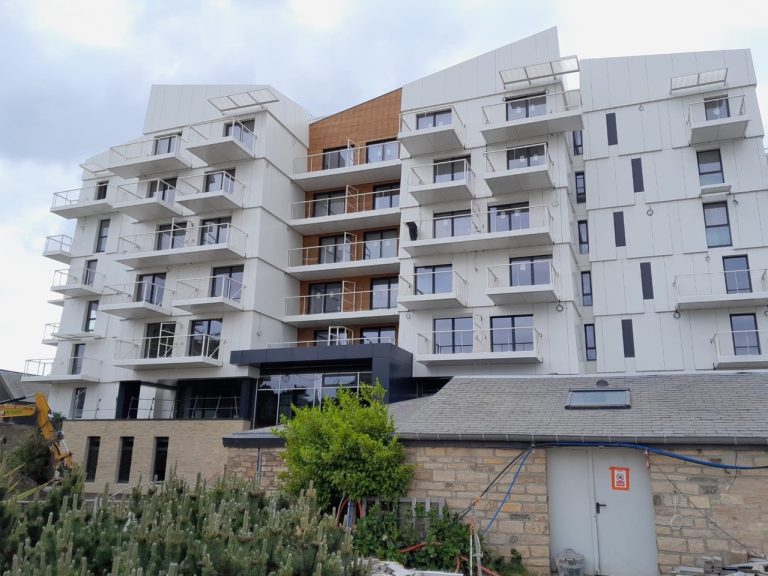 Communiqué de presse – ACIEO conçoit une enveloppe technique sur mesure au bâtiment Thalazur de Carnac